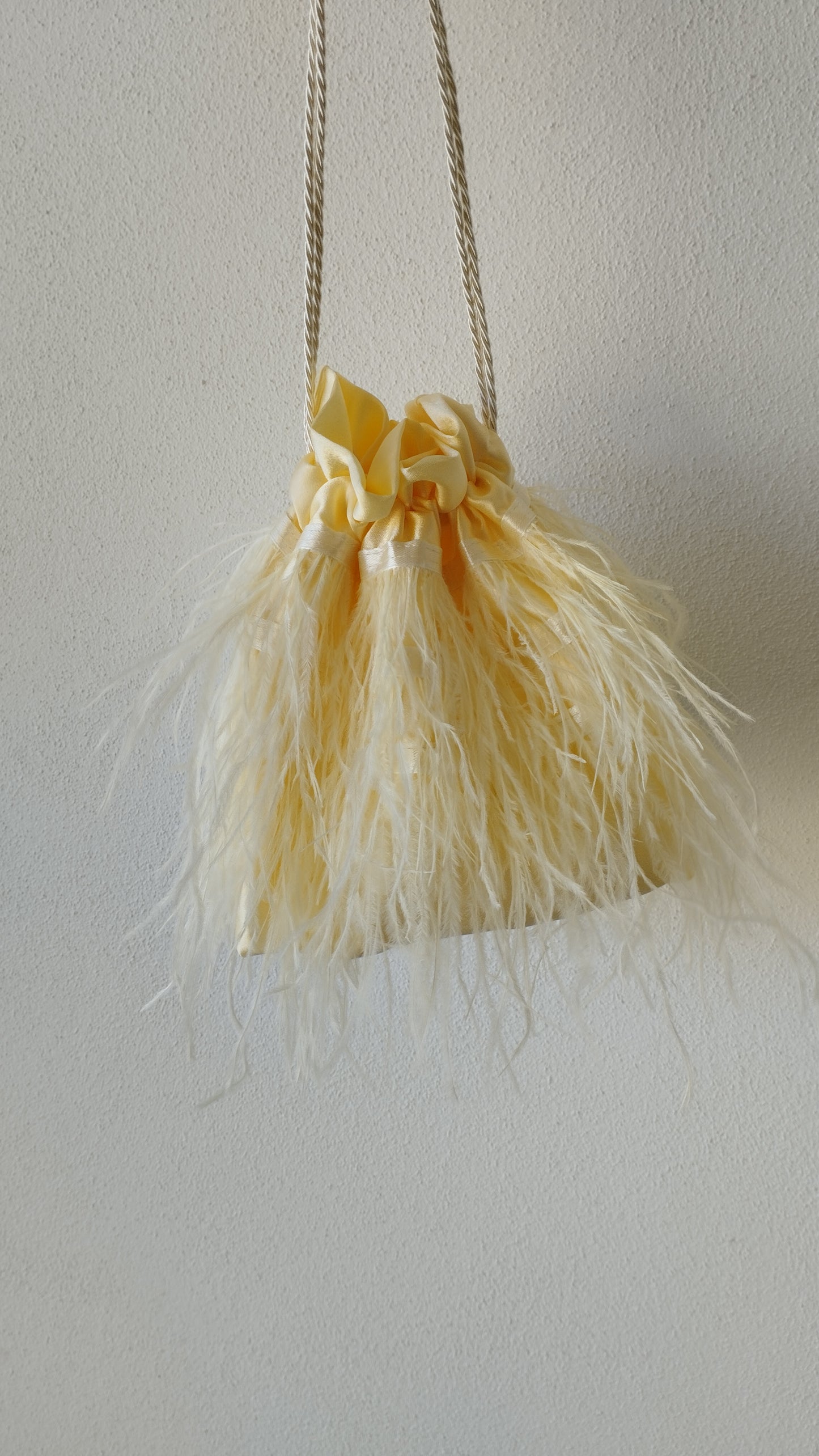 Borsa con base "Nuvola" con piume