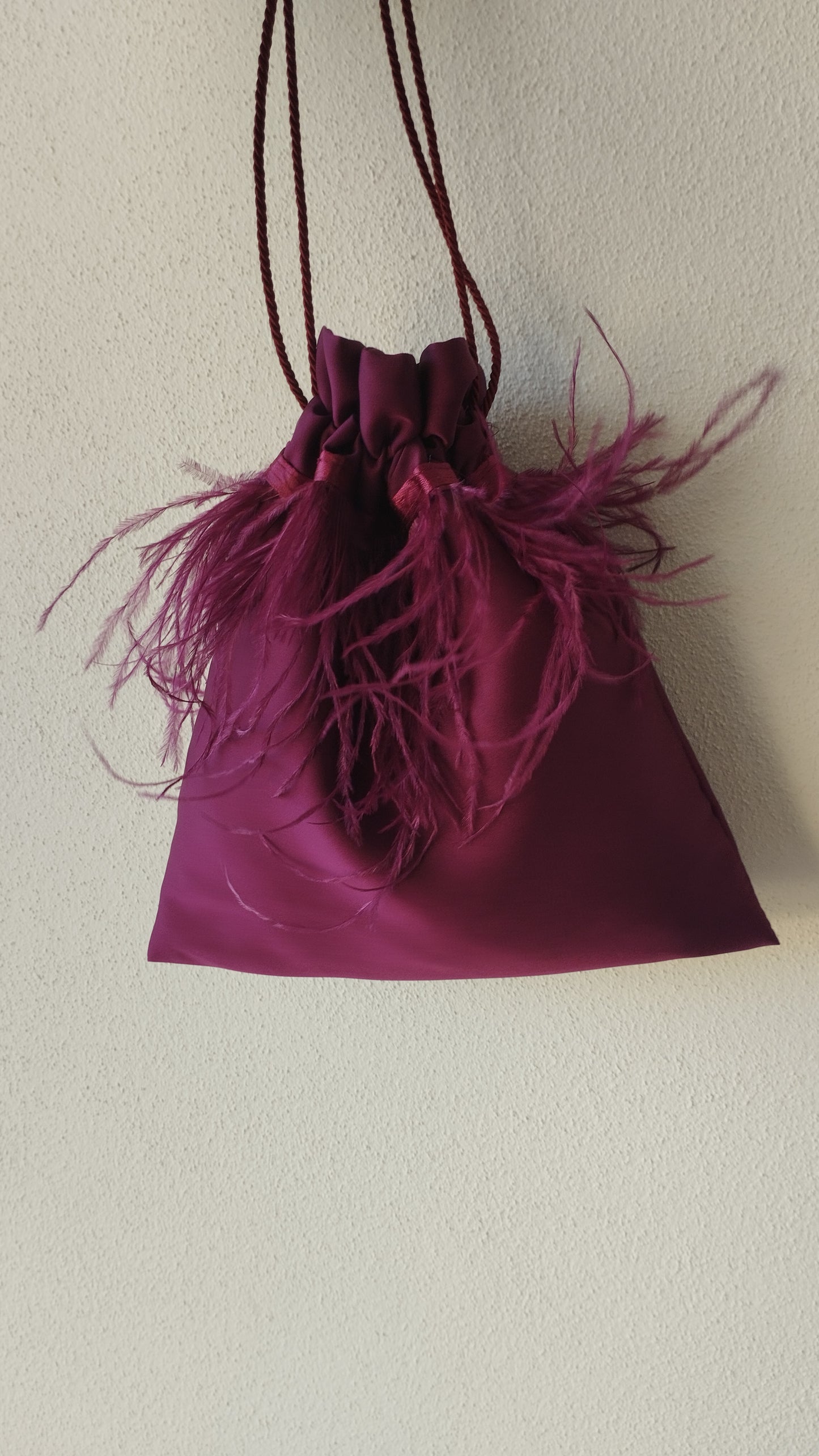 Borsa a sacchetto con piume