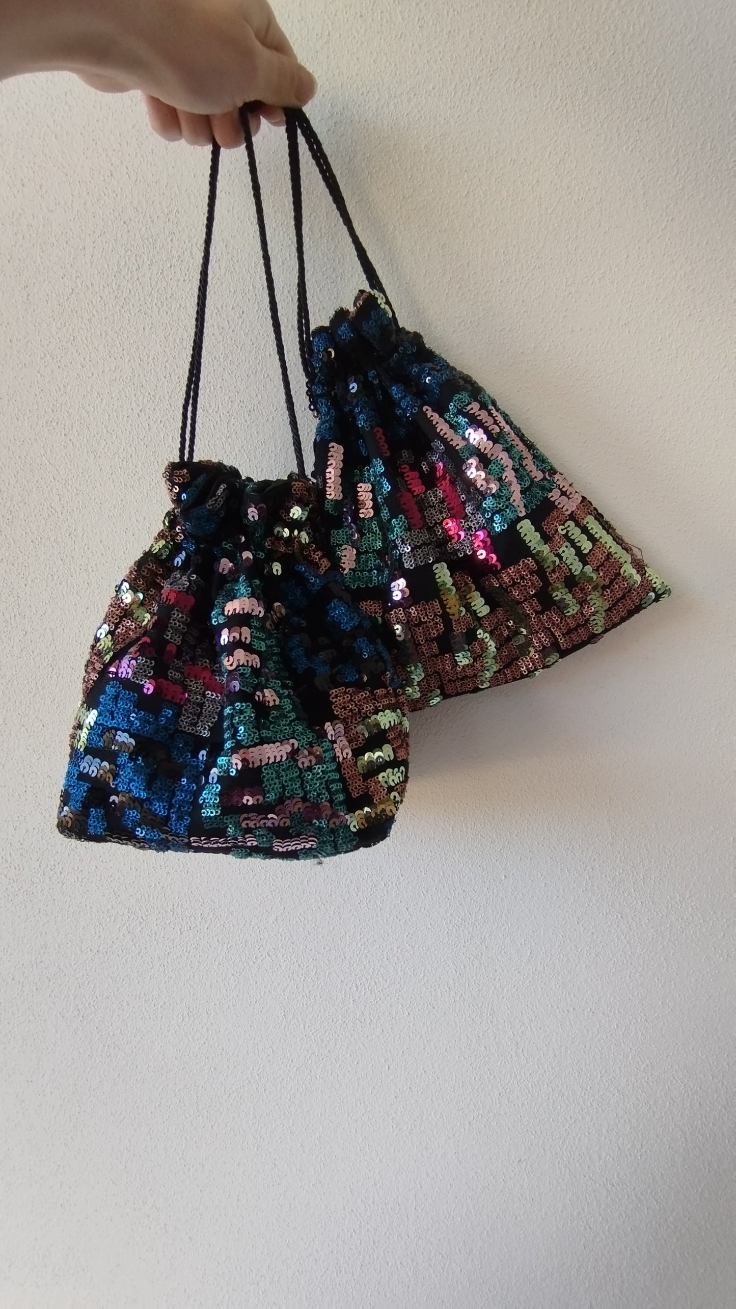 Pochette à paillettes multicolores