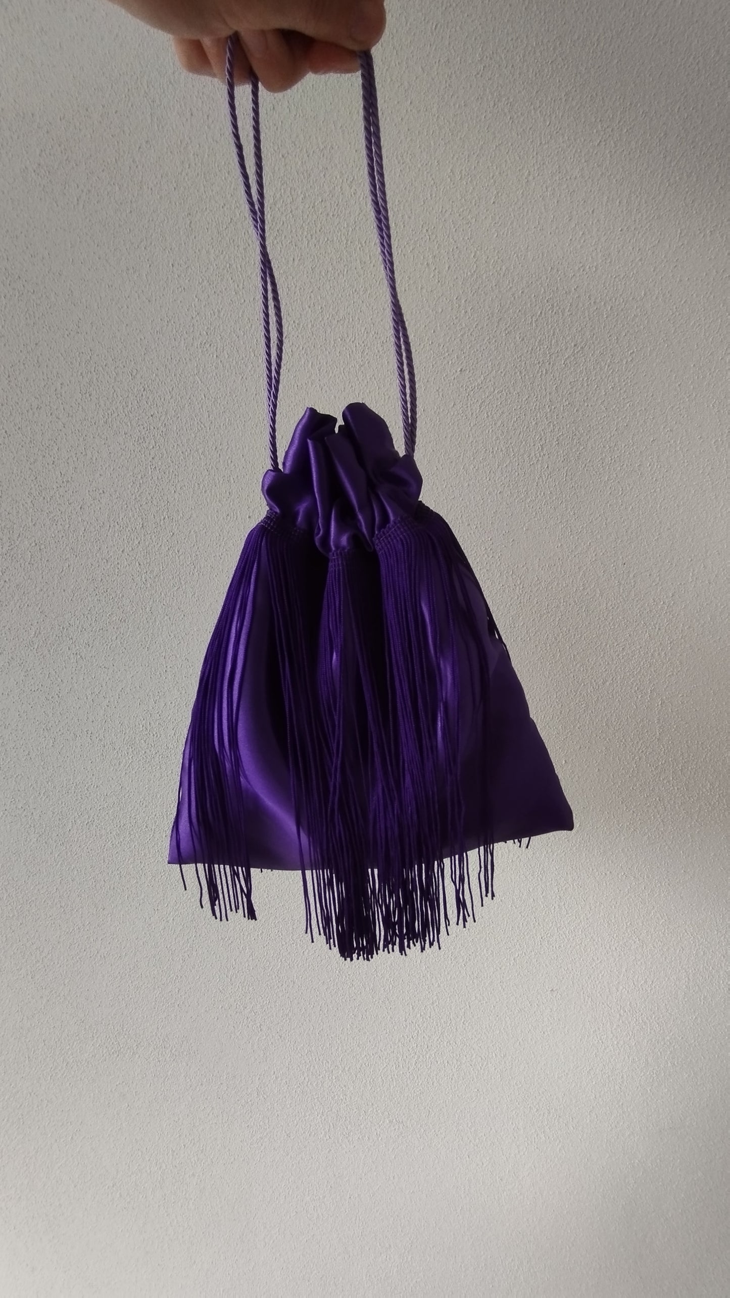 Borsa a sacchetto con frangia di nappe