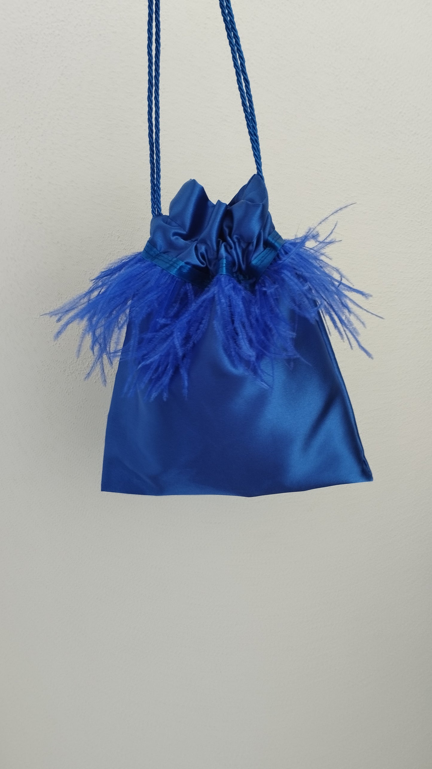 Borsa a sacchetto con piume