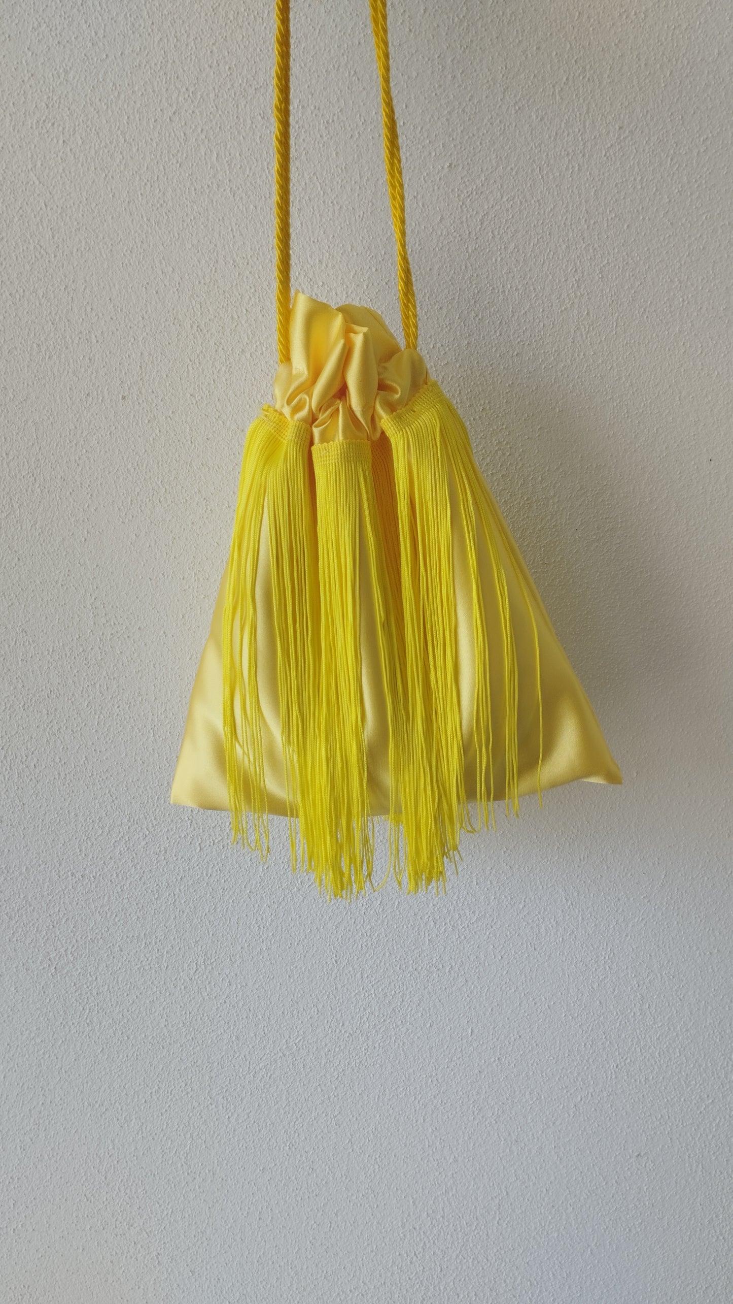Borsa a sacchetto con frangia di nappe