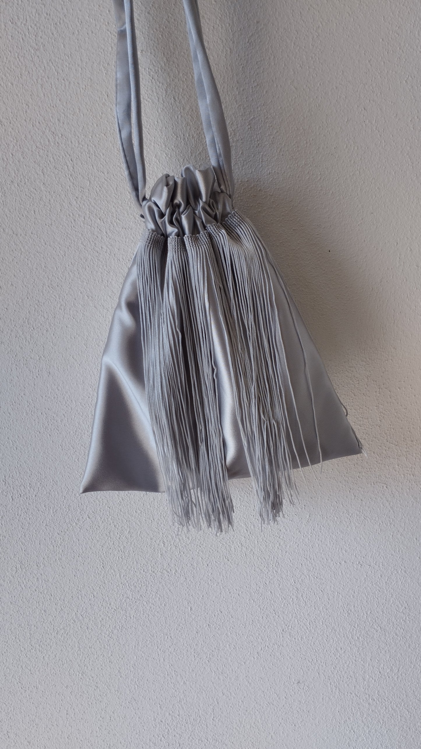 Borsa a sacchetto con frangia di nappe