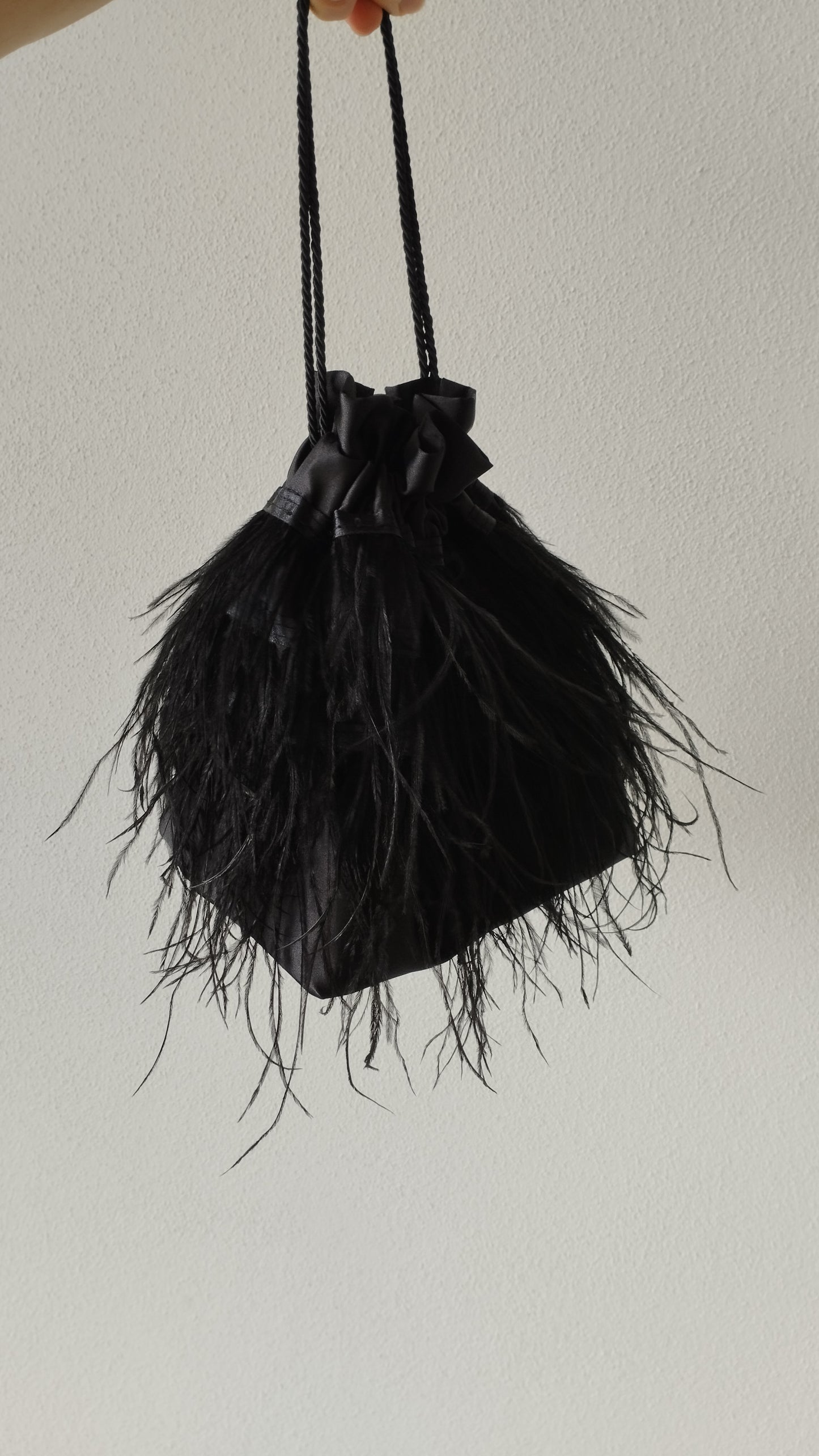 Borsa con base "Nuvola" con piume