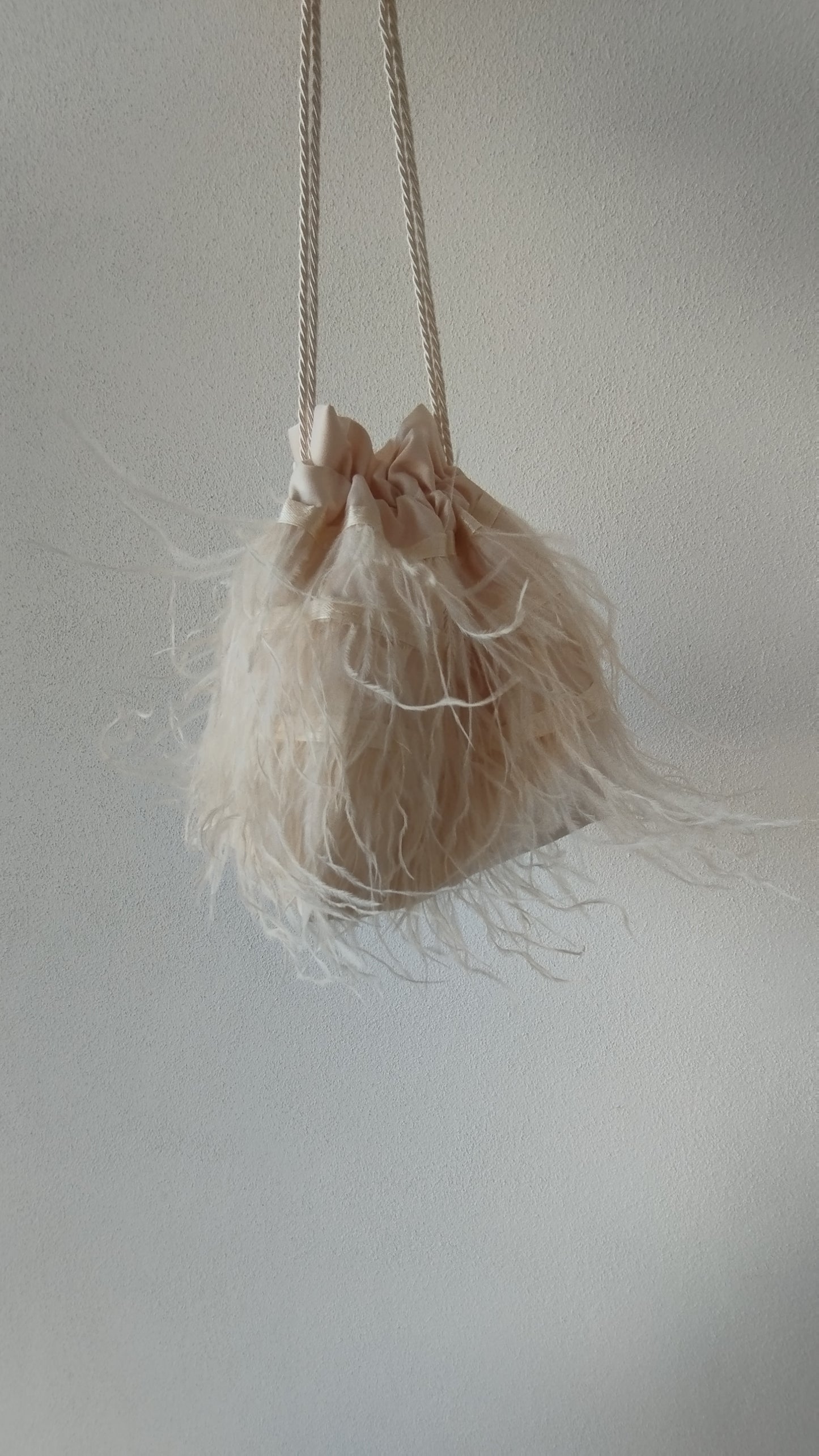 Borsa con base "Nuvola" con piume