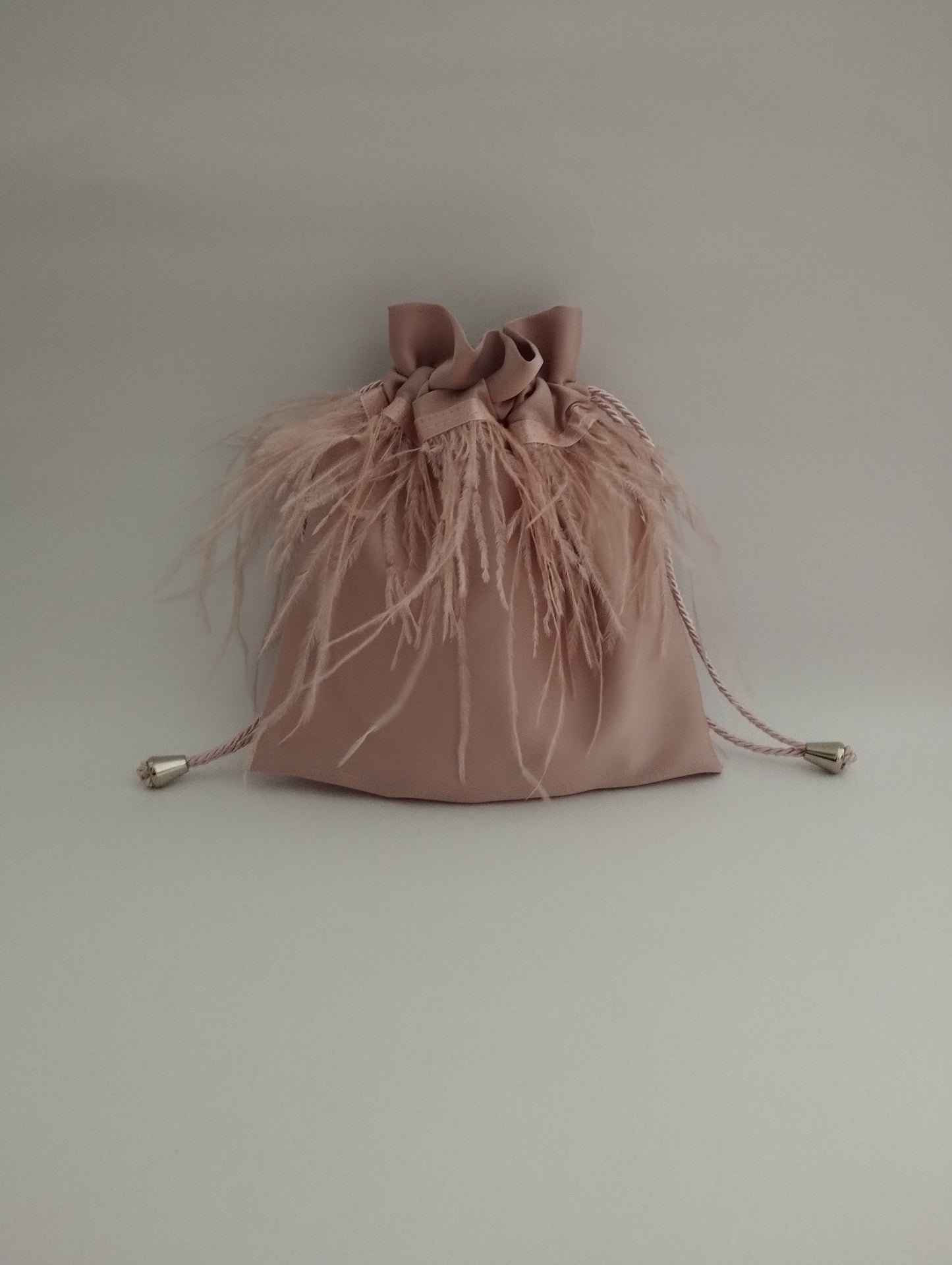 Borsa a sacchetto con piume
