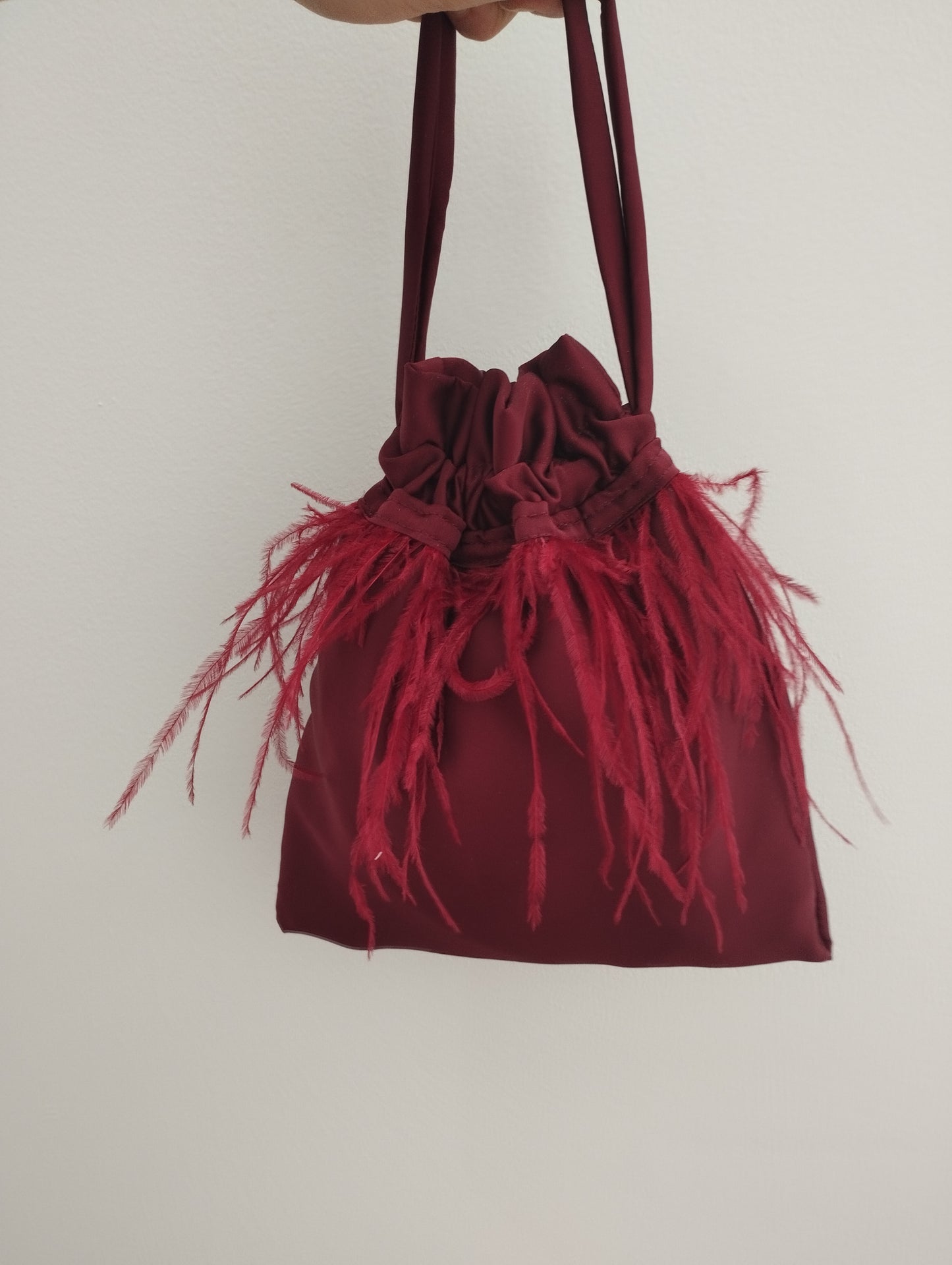 Borsa a sacchetto con piume