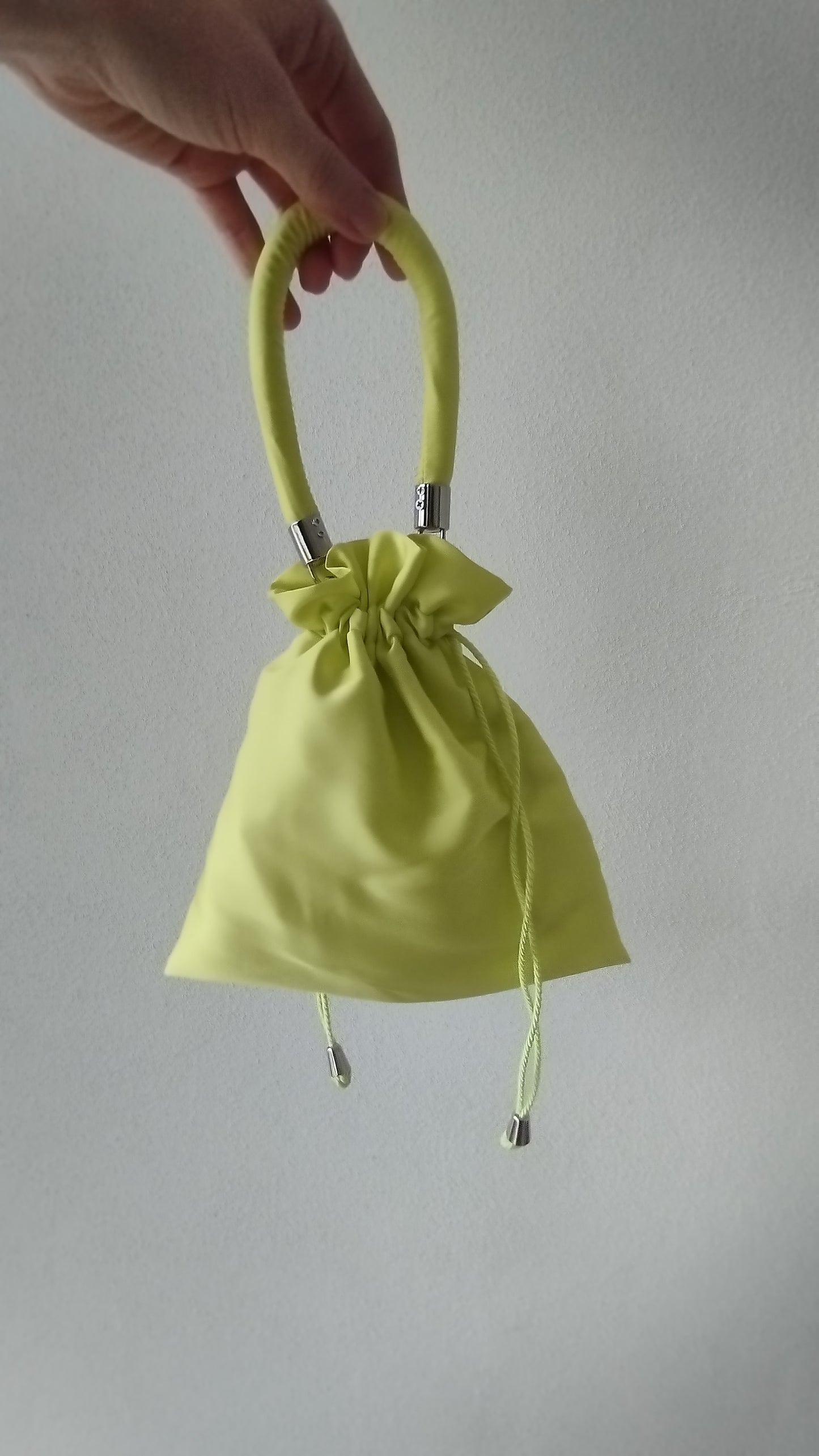 Manico rigido in tessuto Satin