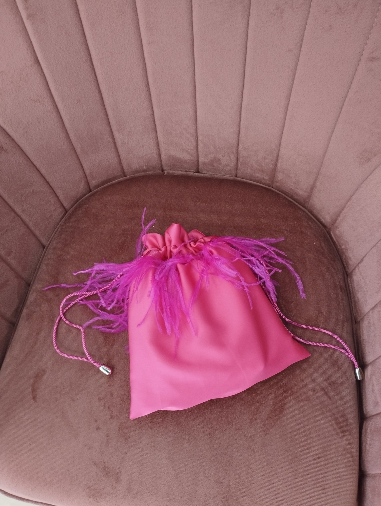 Borsa a sacchetto con piume