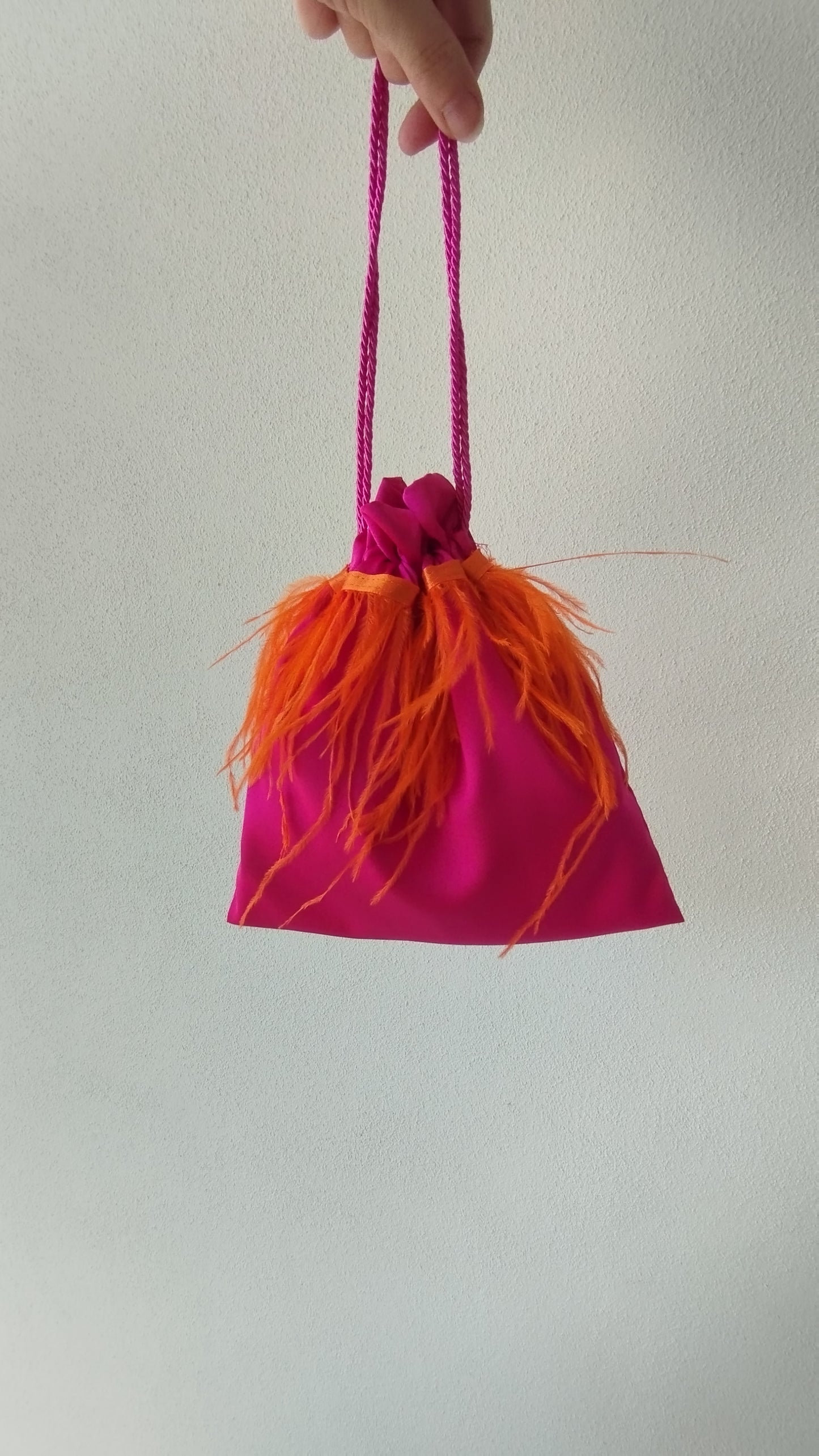 Borsa a sacchetto con piume