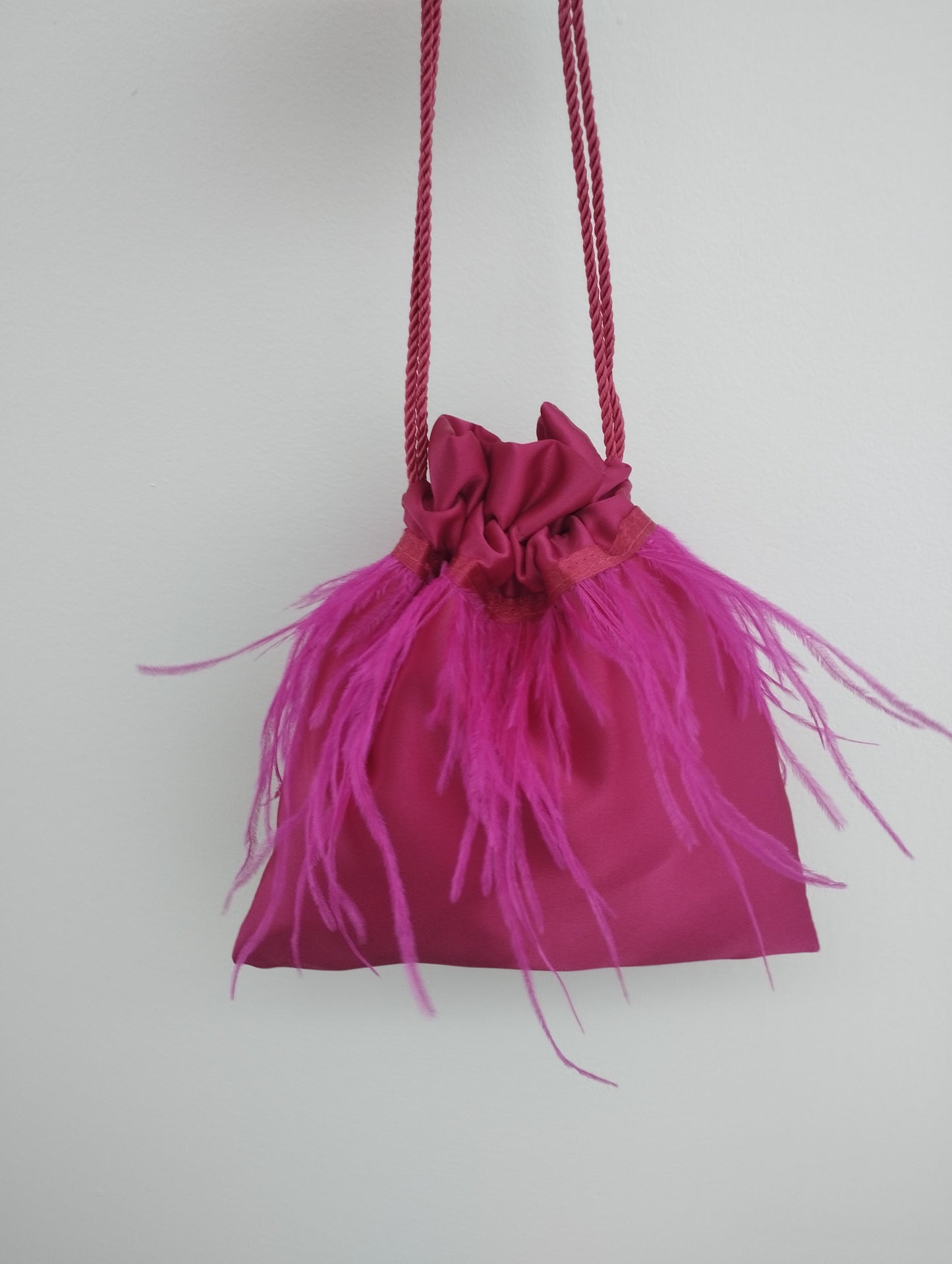 Borsa a sacchetto con piume