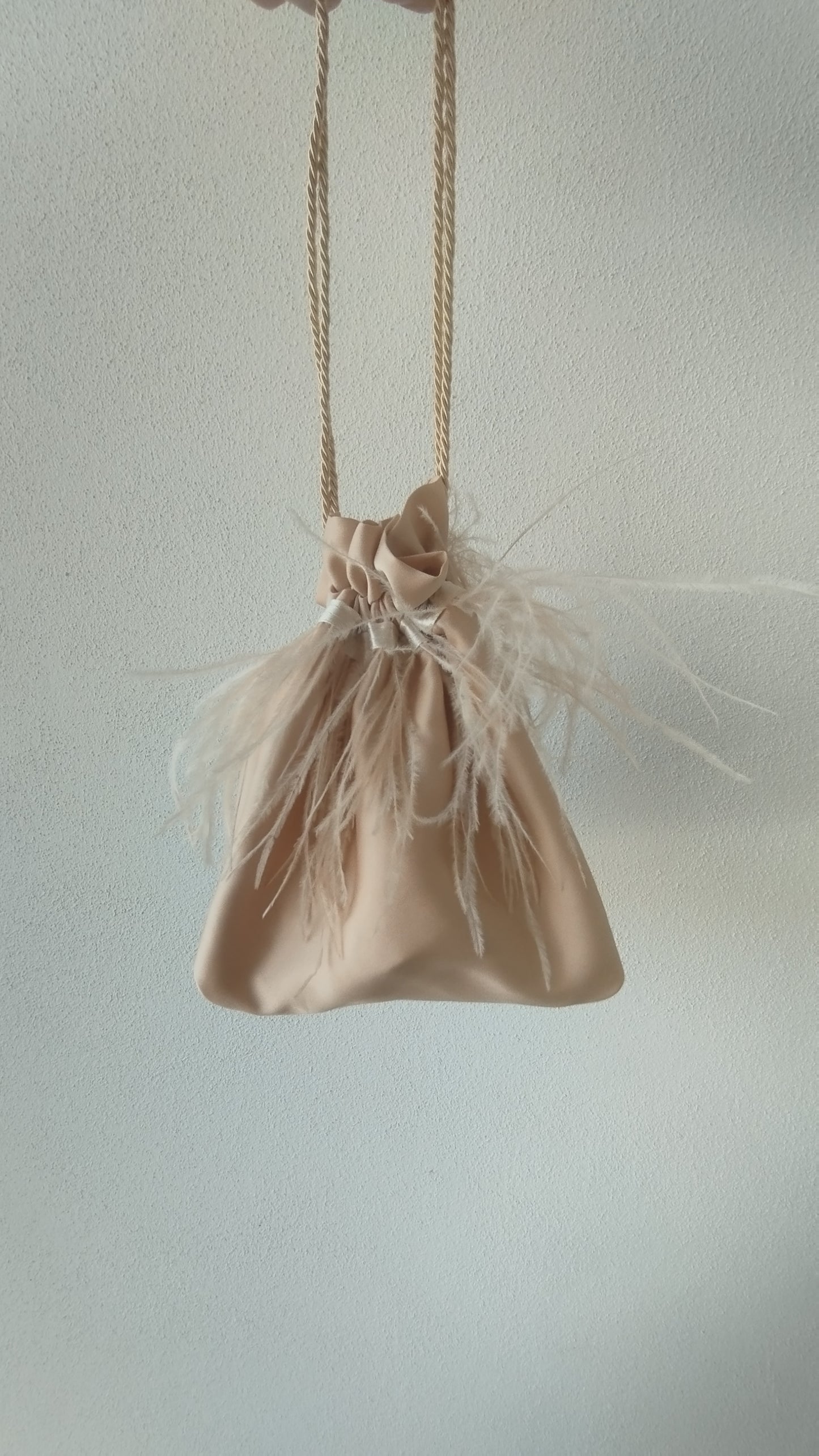 Borsa a sacchetto con piume