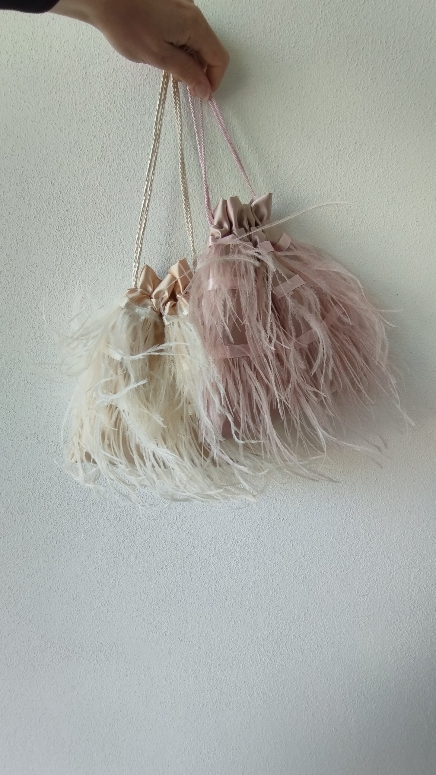 Borsa a sacchetto "Nuvola" con piume