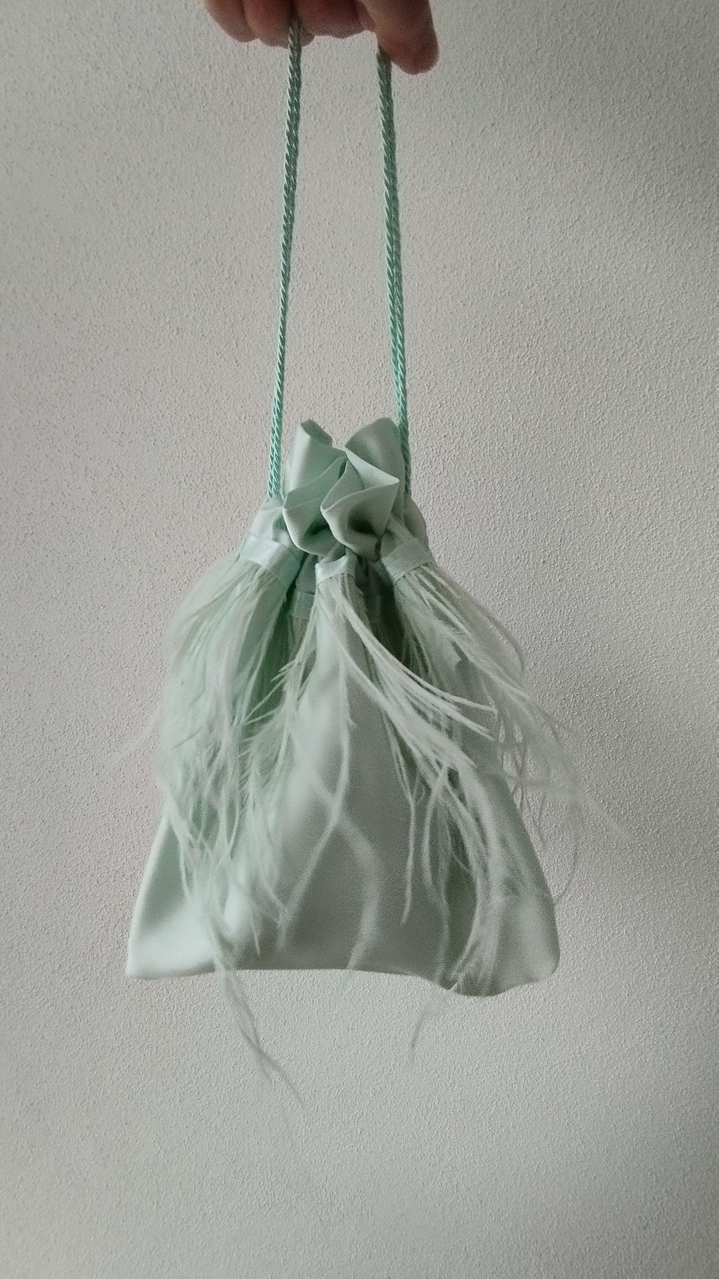 Borsa a sacchetto con piume