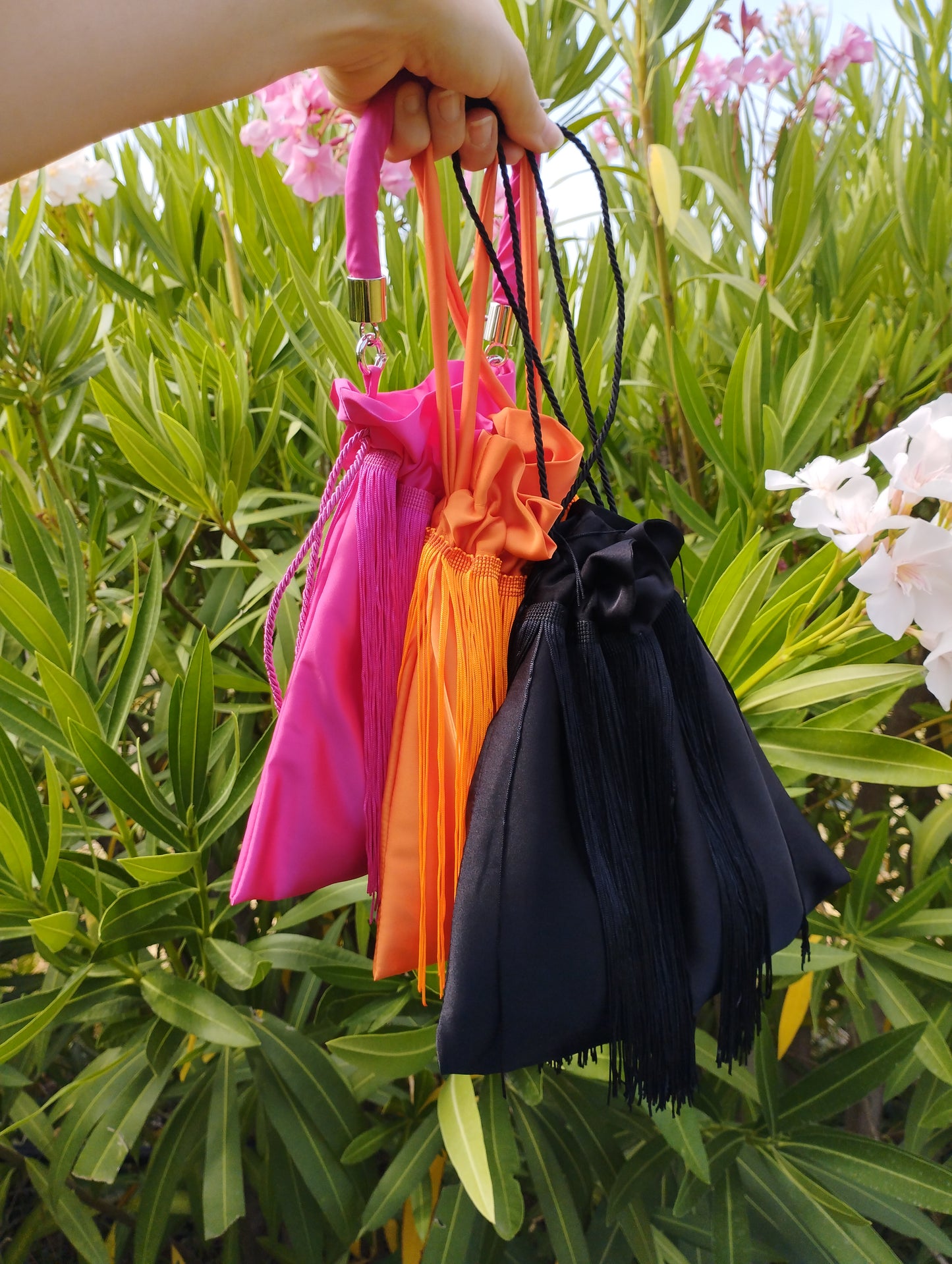 Borsa a sacchetto con frangia di nappe
