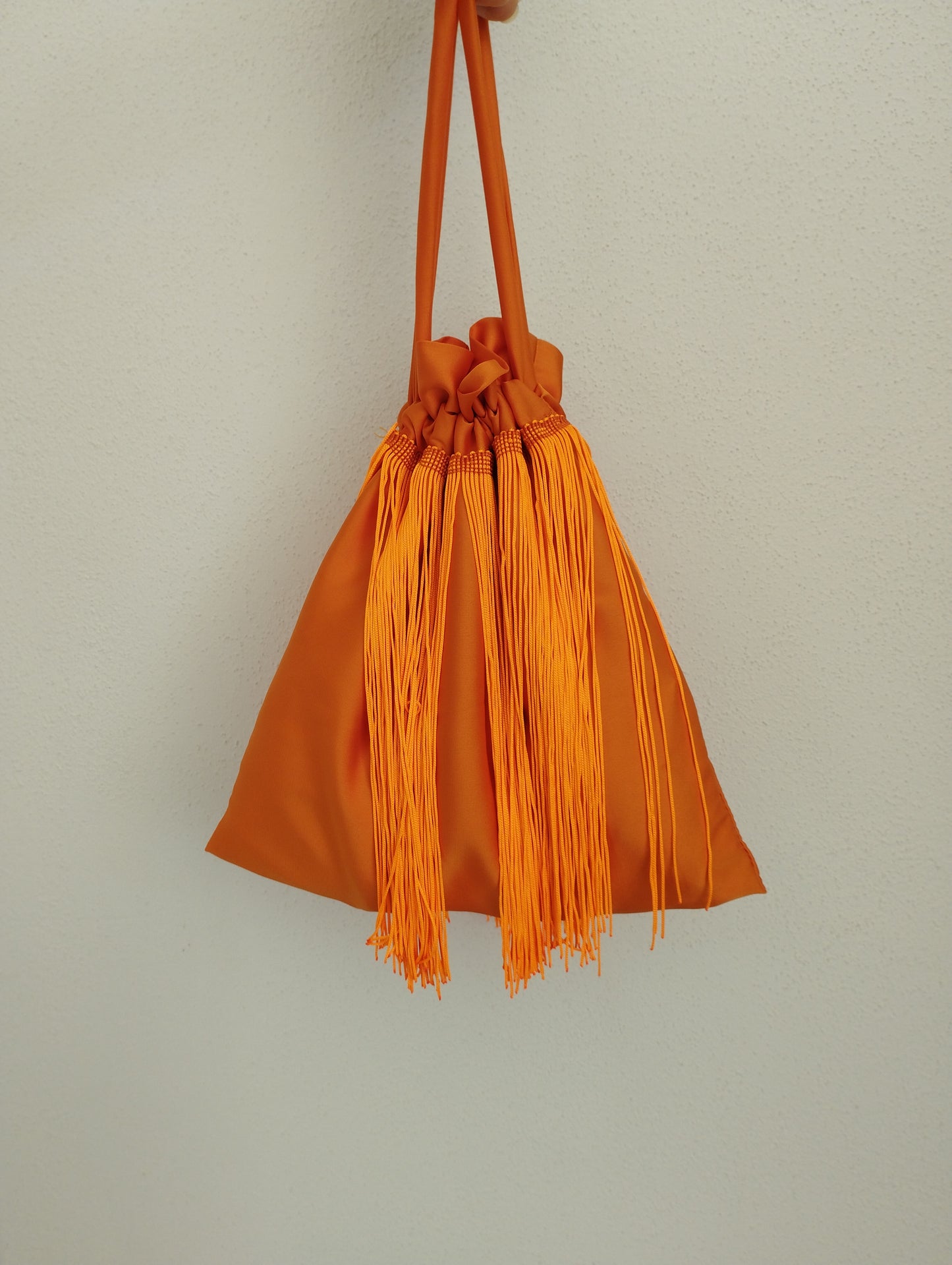 Borsa a sacchetto con frangia di nappe