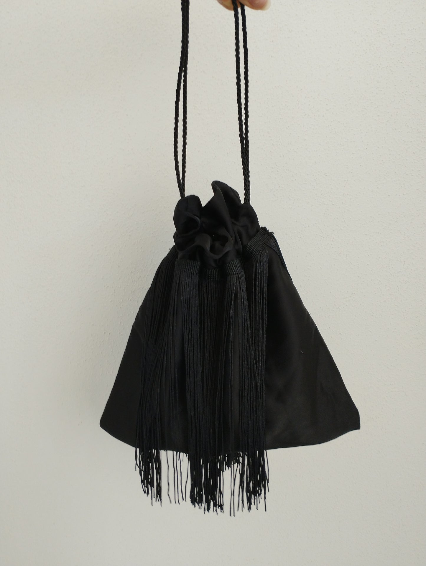 Borsa a sacchetto con frangia di nappe