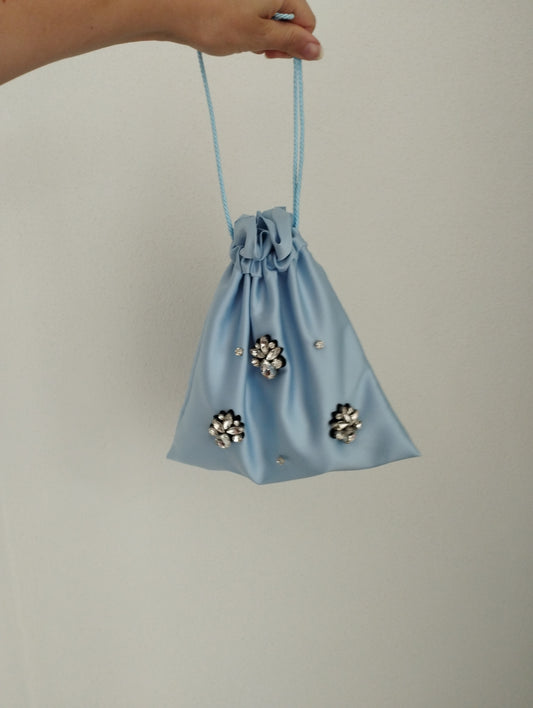 Pochette avec applications de bijoux