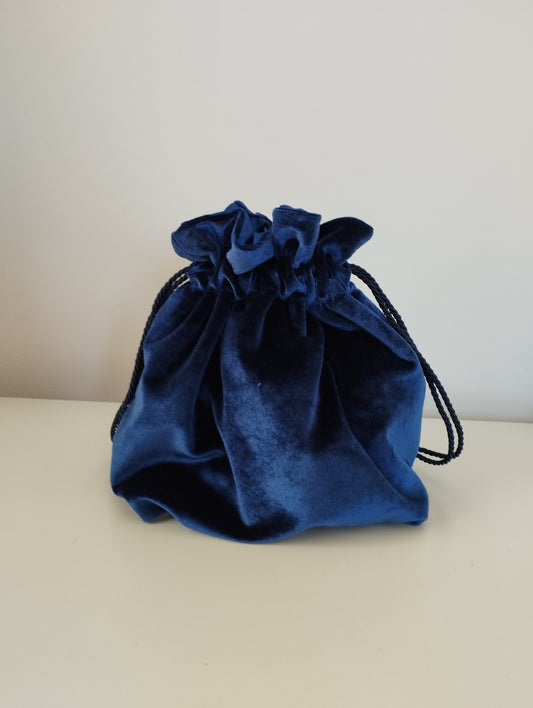 Pochette en velours avec base