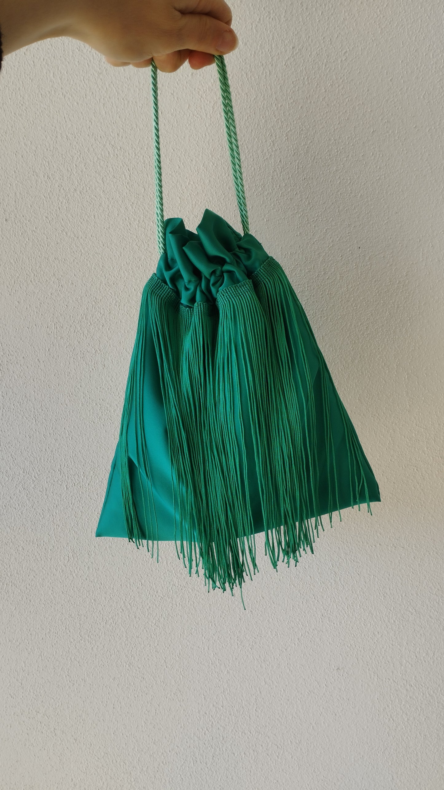 Borsa a sacchetto con frangia di nappe