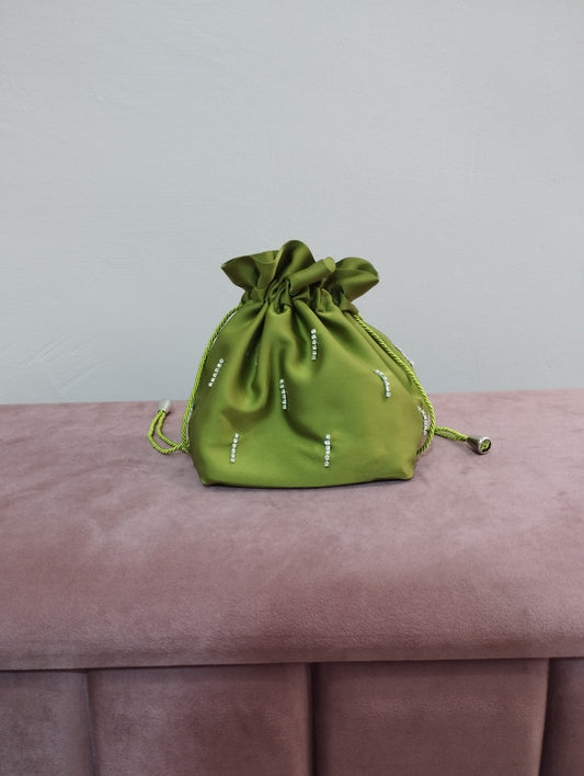 Pouch bag with base and rain diamonds