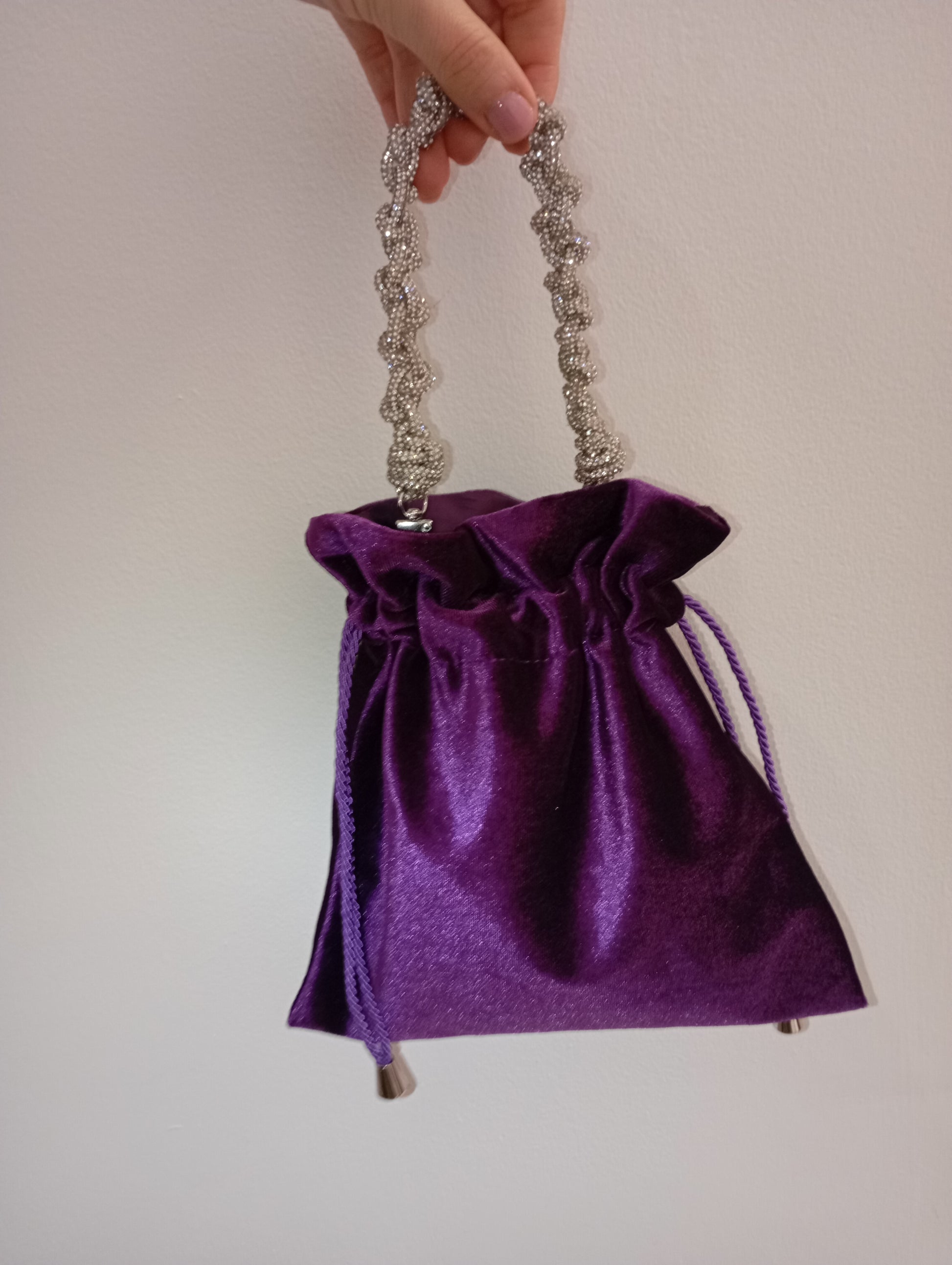 Manico gioiello in cordino strass argento effetto brillante per borsa a sacchetto in velluto viola
