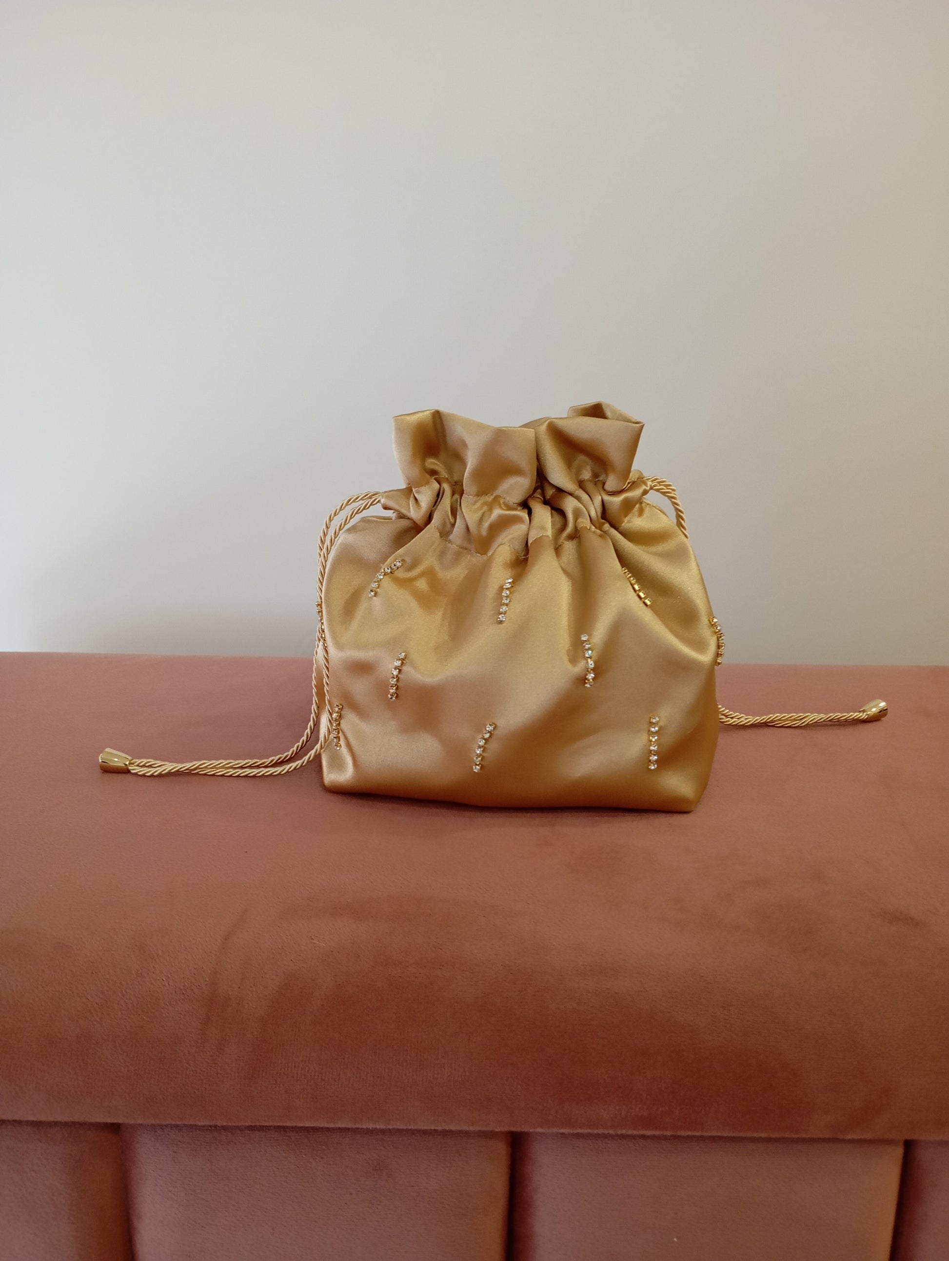 Pouch bag with base and rain diamonds – DreamyBags