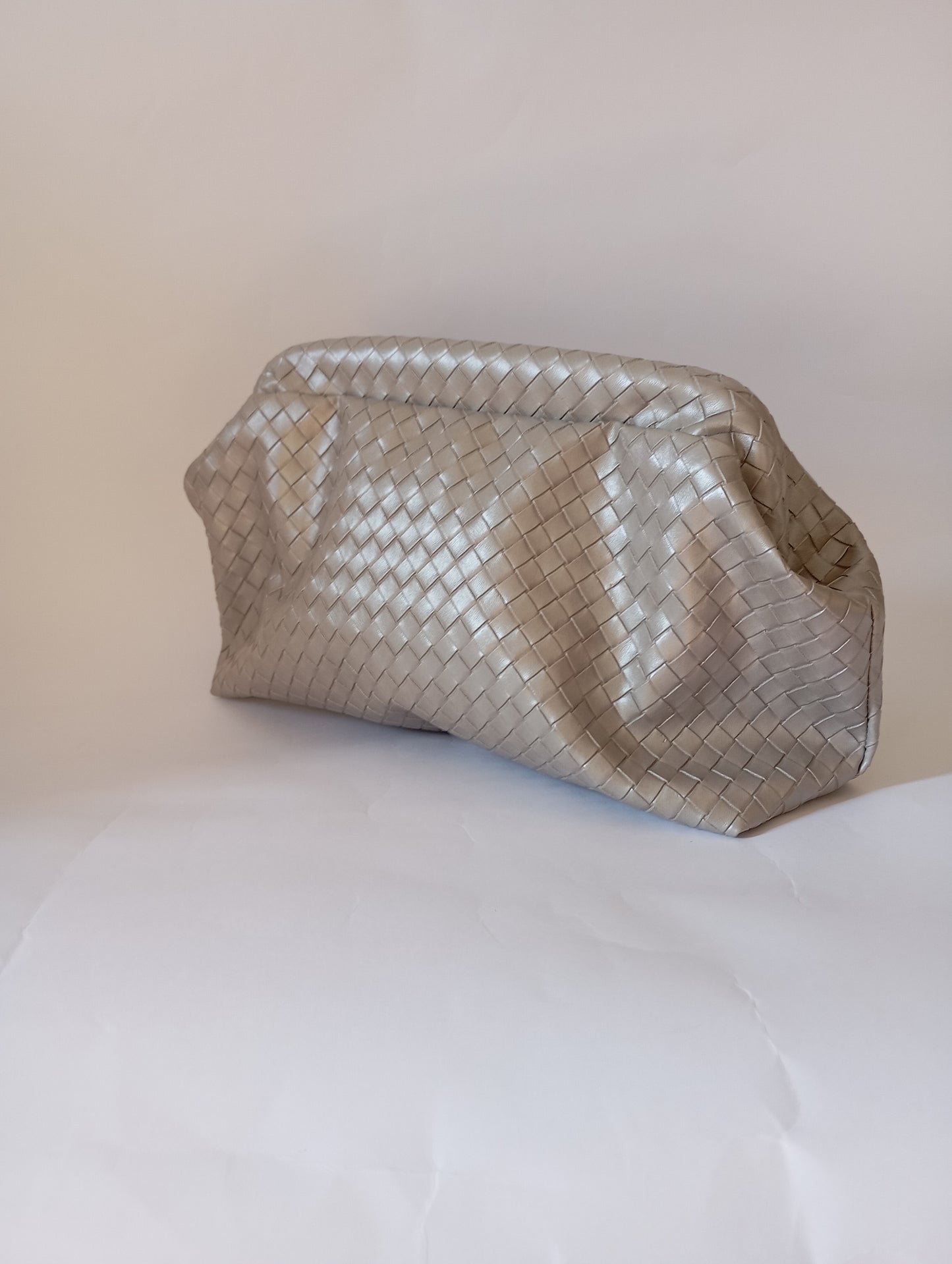 Clutch donna in ecopelle intrecciata argento, modello Bottega