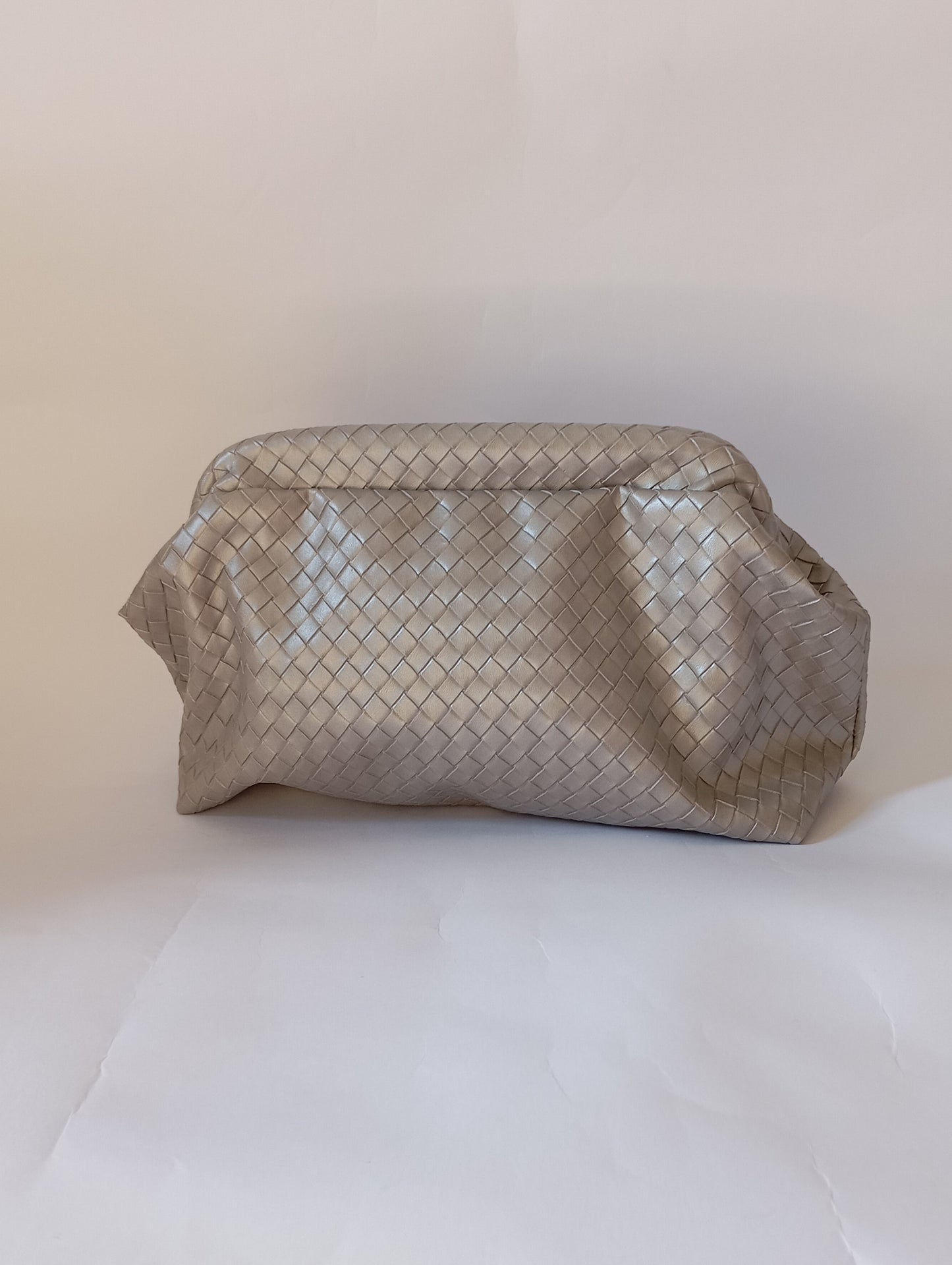 Clutch donna in ecopelle intrecciata argento, modello Bottega
