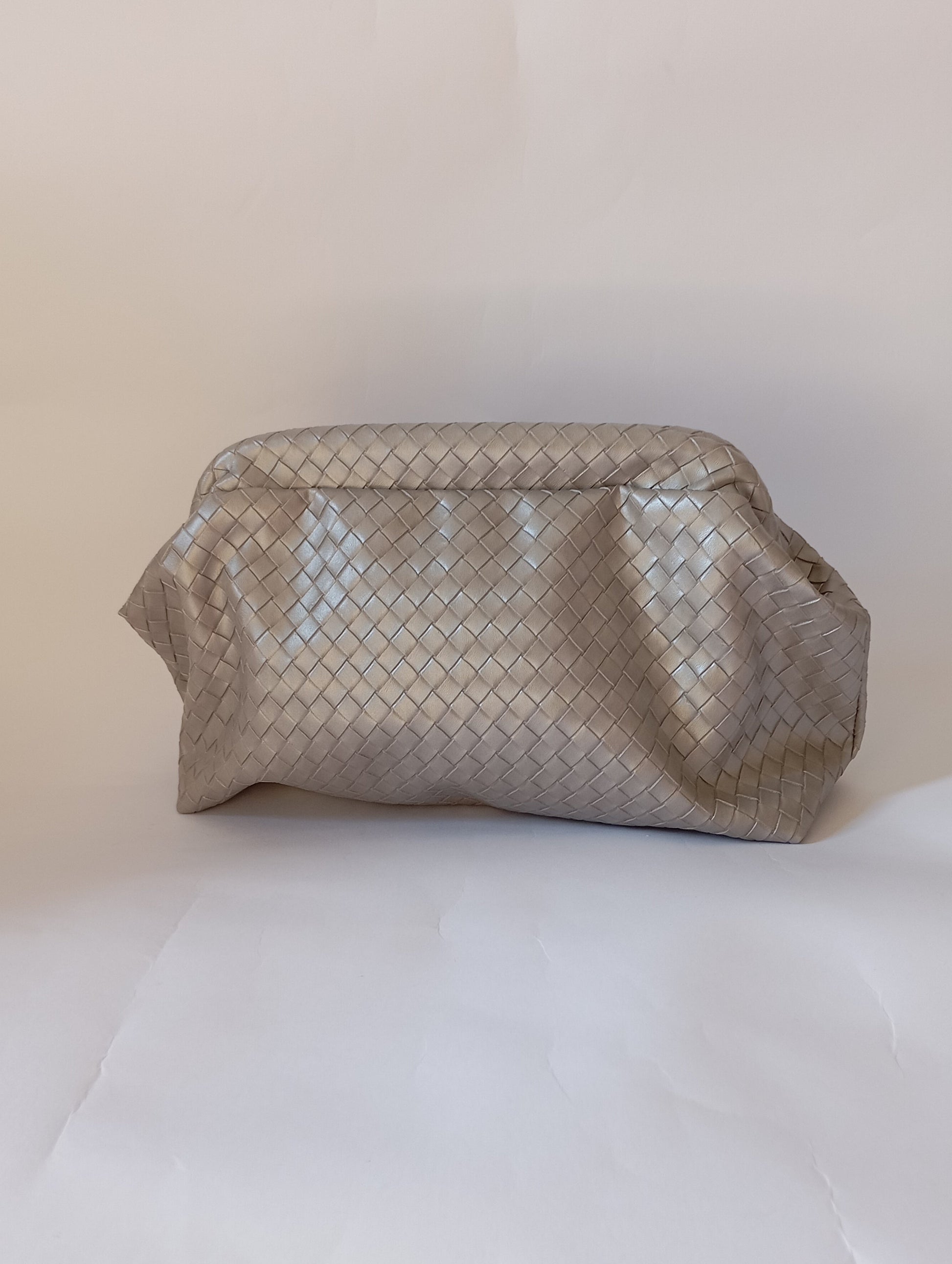 Clutch donna in ecopelle intrecciata argento, modello Bottega