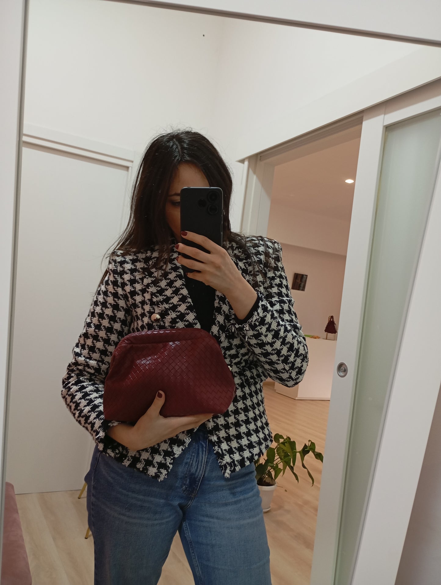 Clutch donna in ecopelle intrecciata bordeaux, modello Bottega