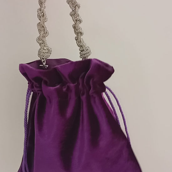 Manico gioiello per borsa in cordino strass argento effetto brillante con borsa a sacchetto in velluto viola