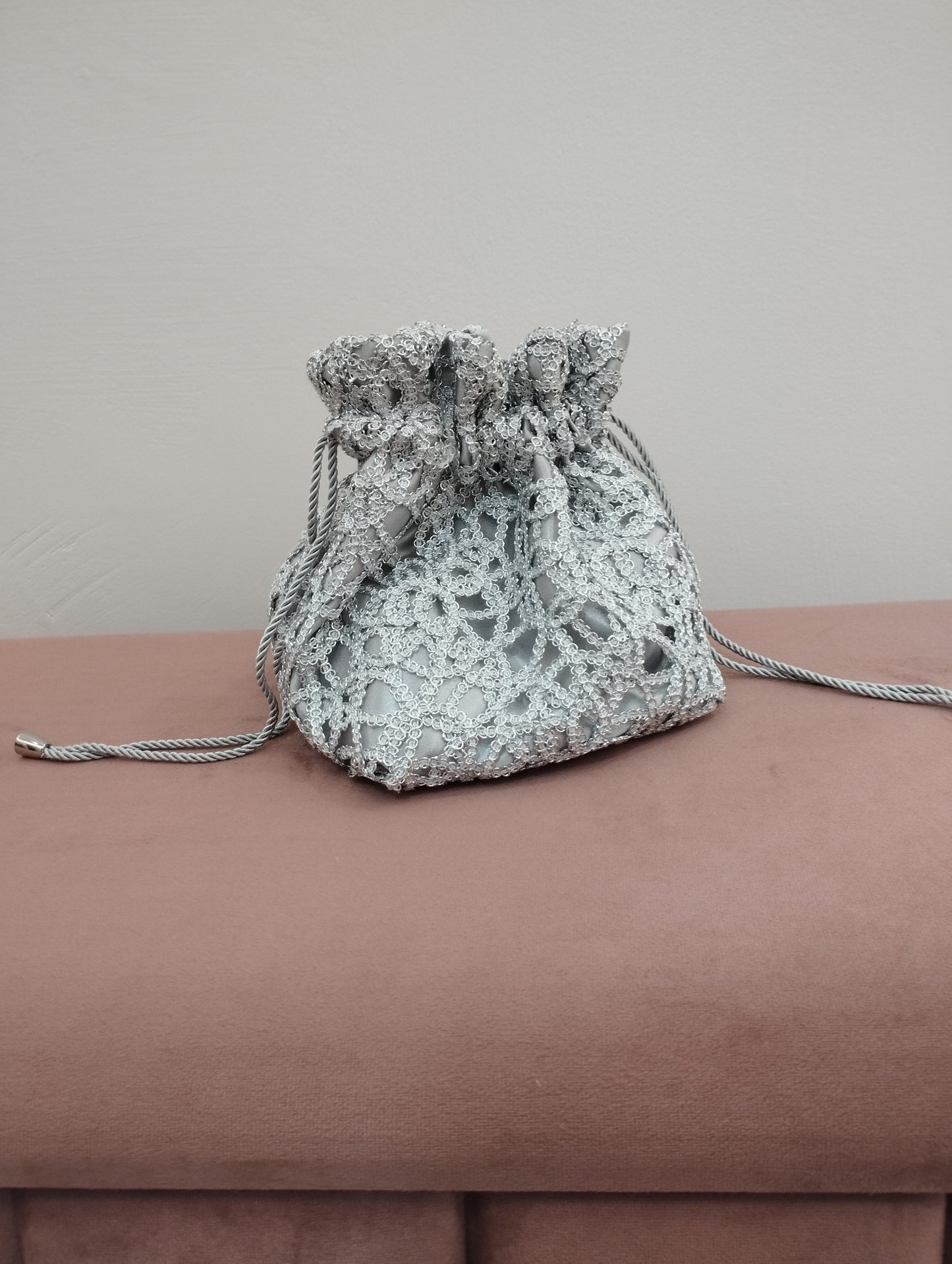 Borsa a sacchetto macramè argento