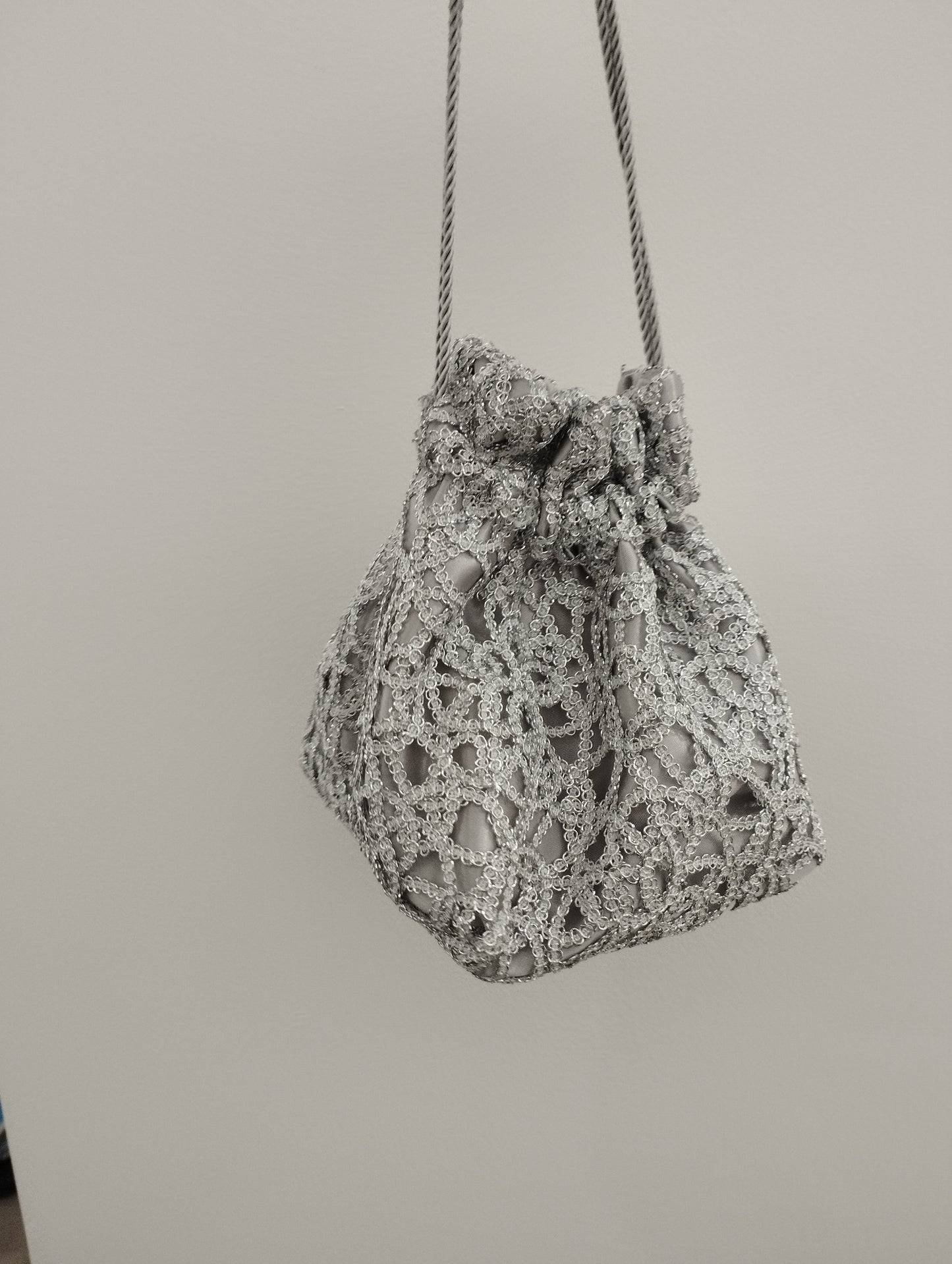 Borsa a sacchetto macramè argento