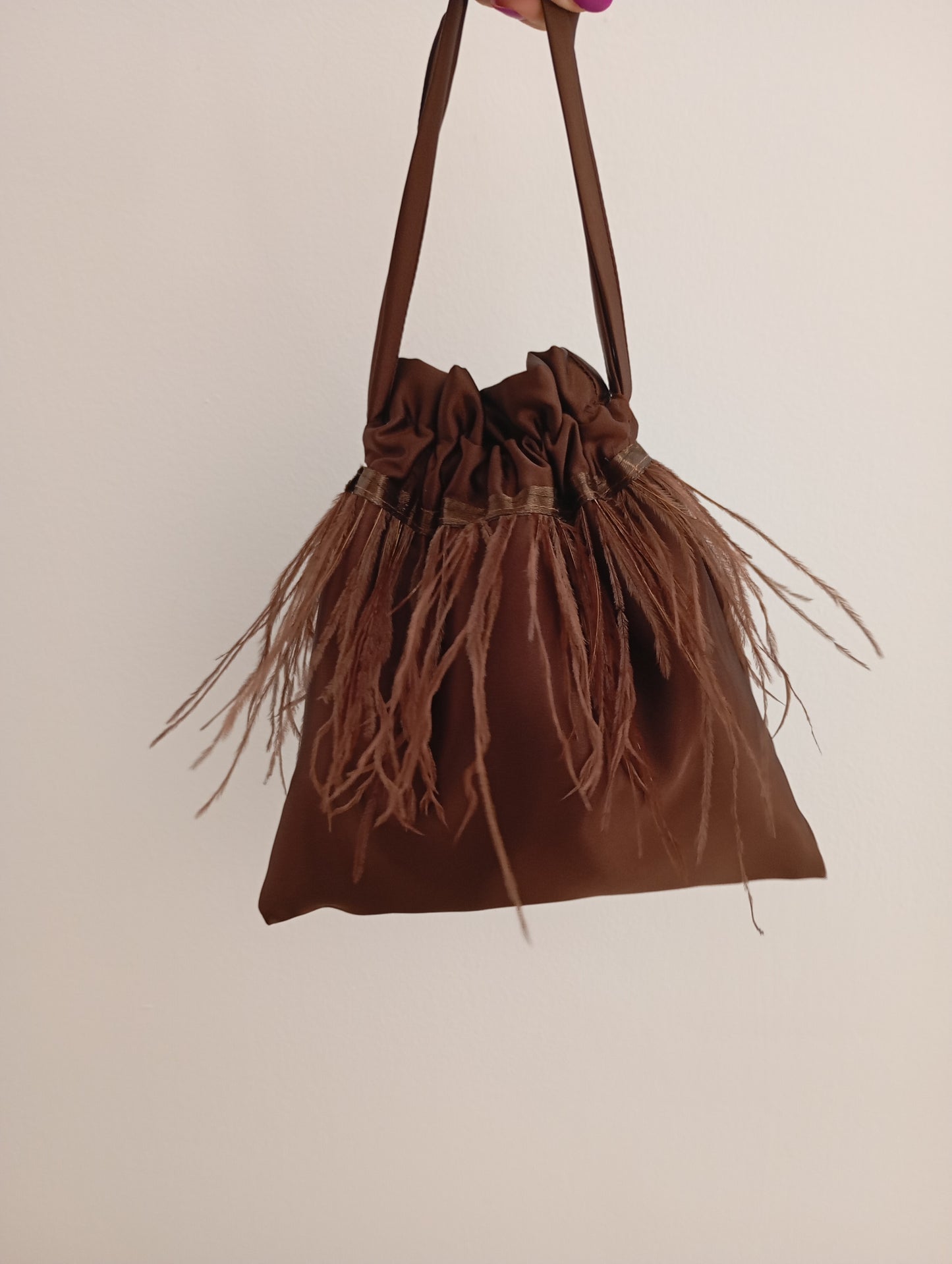 Borsa a sacchetto con piume