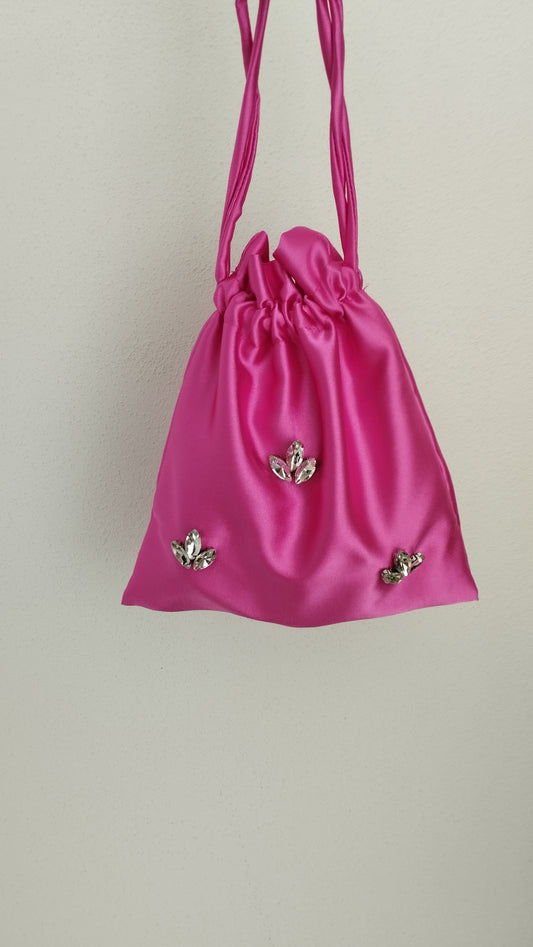 Pochette avec pierres